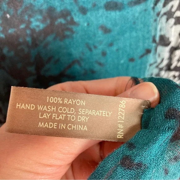 Bundle of 2 Fashion Scarves- Red and Blue - Picture 9 of 12